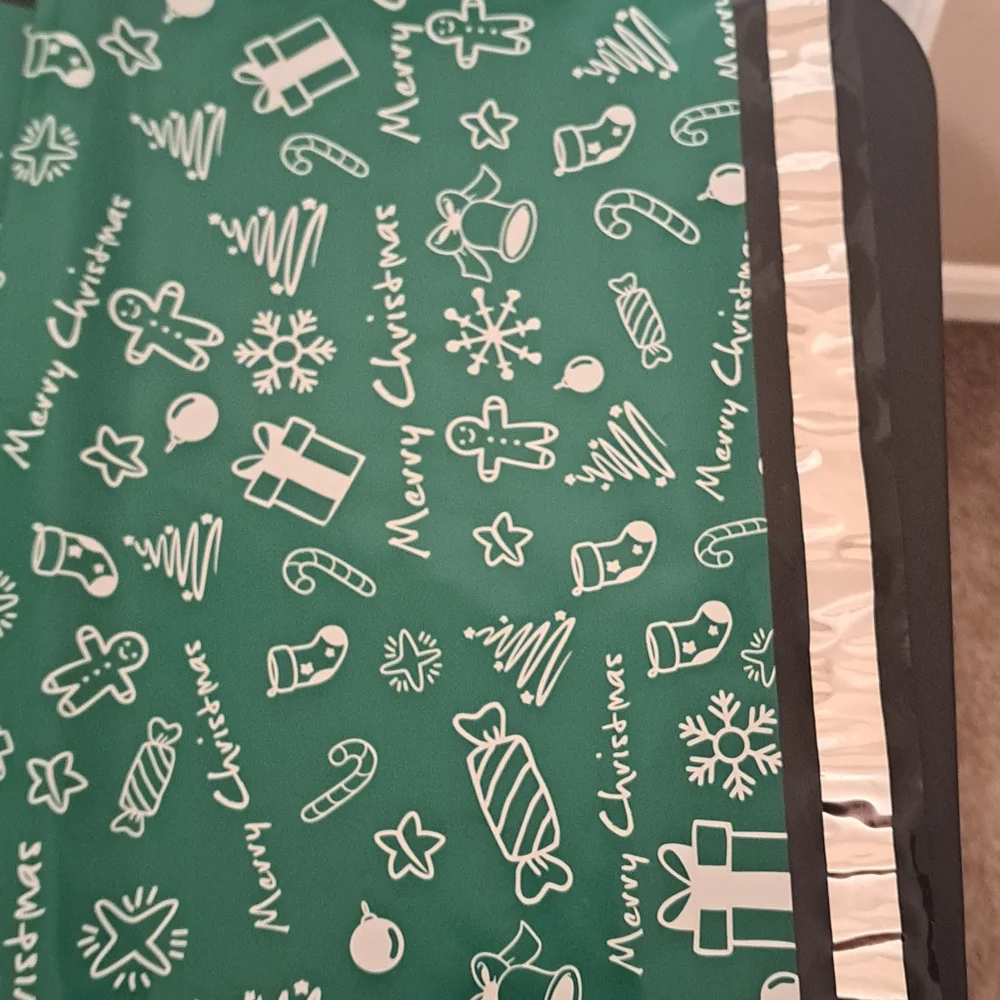 15 ct 14.5×19 Green Christmas Themed Polymailers